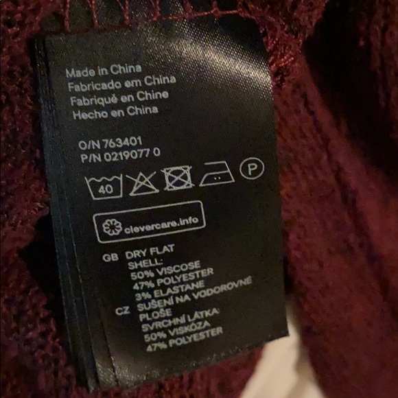 🔸SALE🔸 Burgundy Cardigan - Picture 5 of 5